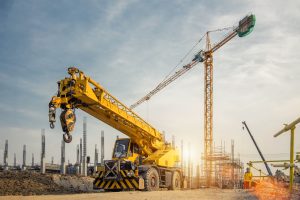 gru da cantiere su autocarro