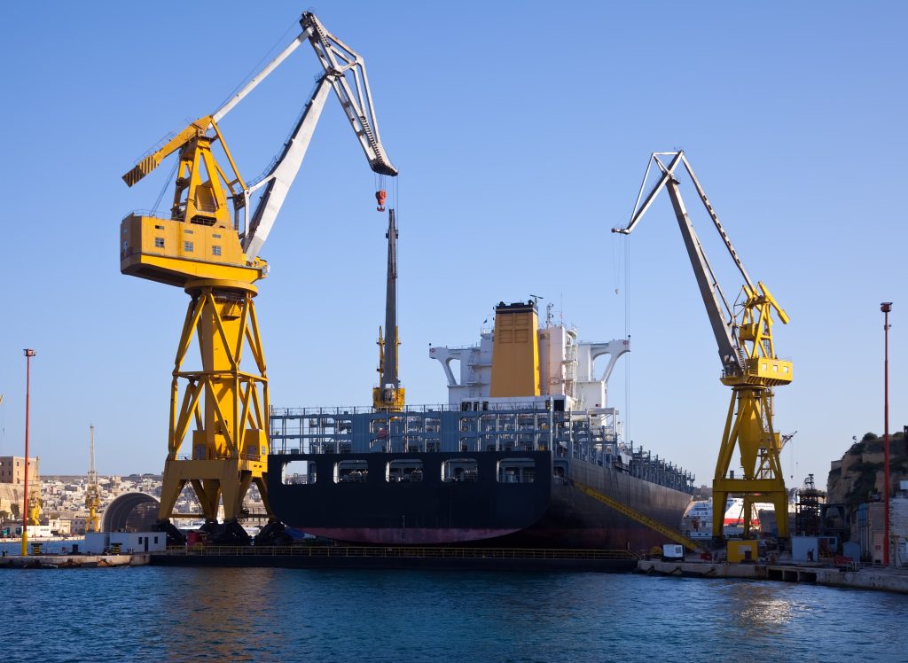gru cantiere navale
